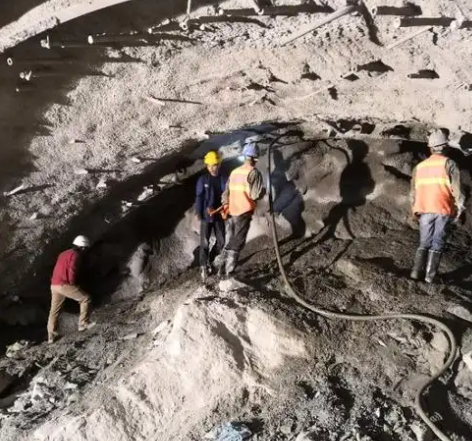 丰润隧道拱顶带模注浆料，微膨胀注浆料的特点及施工工艺